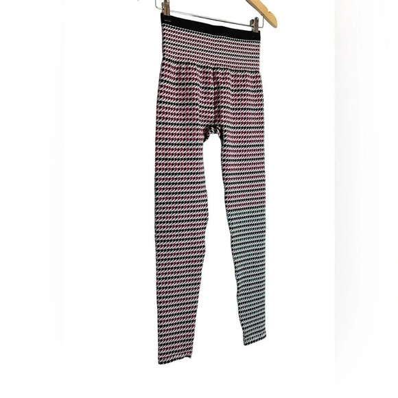 Fabletics Houndstooth Leggings Size Medium High Waisted Seamless Check Holiday - Picture 6 of 8
